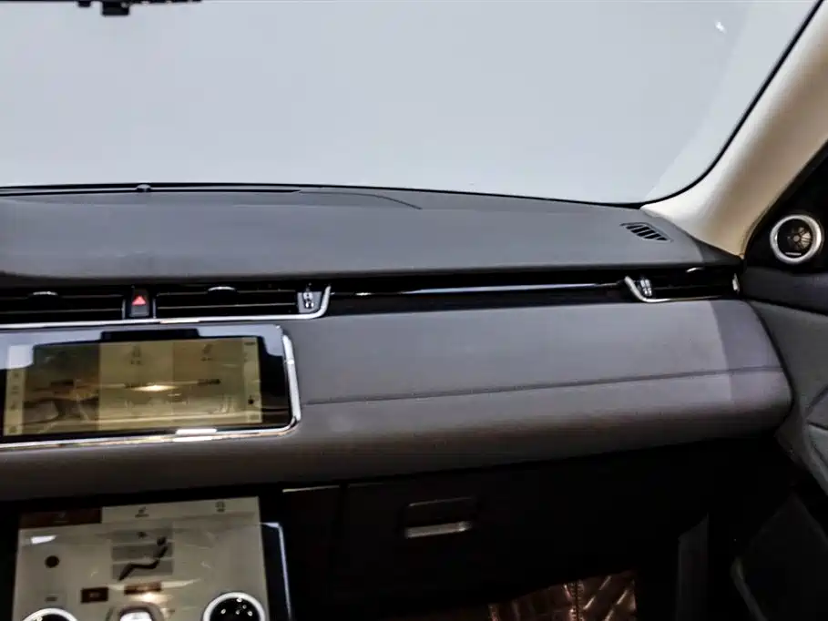 Land Rover Range Rover Evoque 2023 Range Rover Evoque L 249PS Corinthian Bronze Special Edition фото 17
