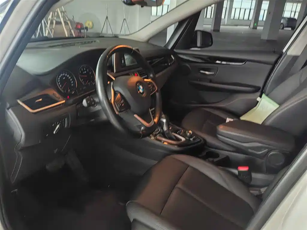 BMW 2 Series Touring 2018 218i Luxury Line фото 7