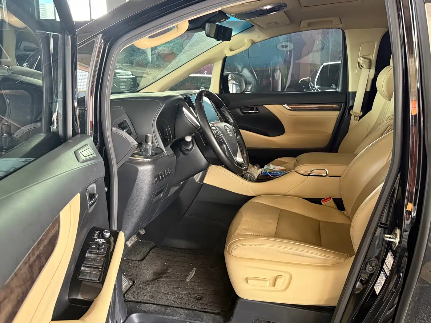Toyota Vellfire 2023 Crown Hybrid 2.5L HV Premium фото 3