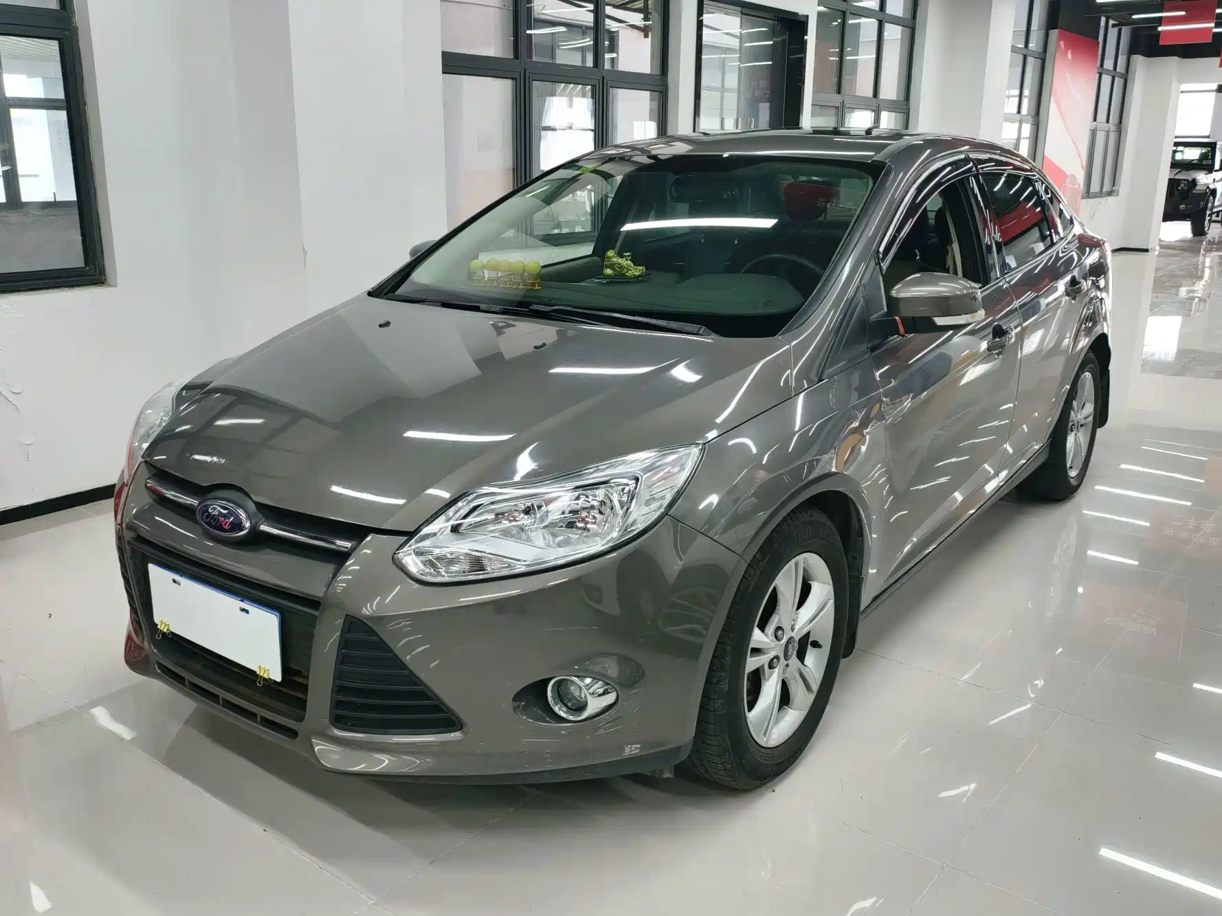 Фото 1 - Ford Focus