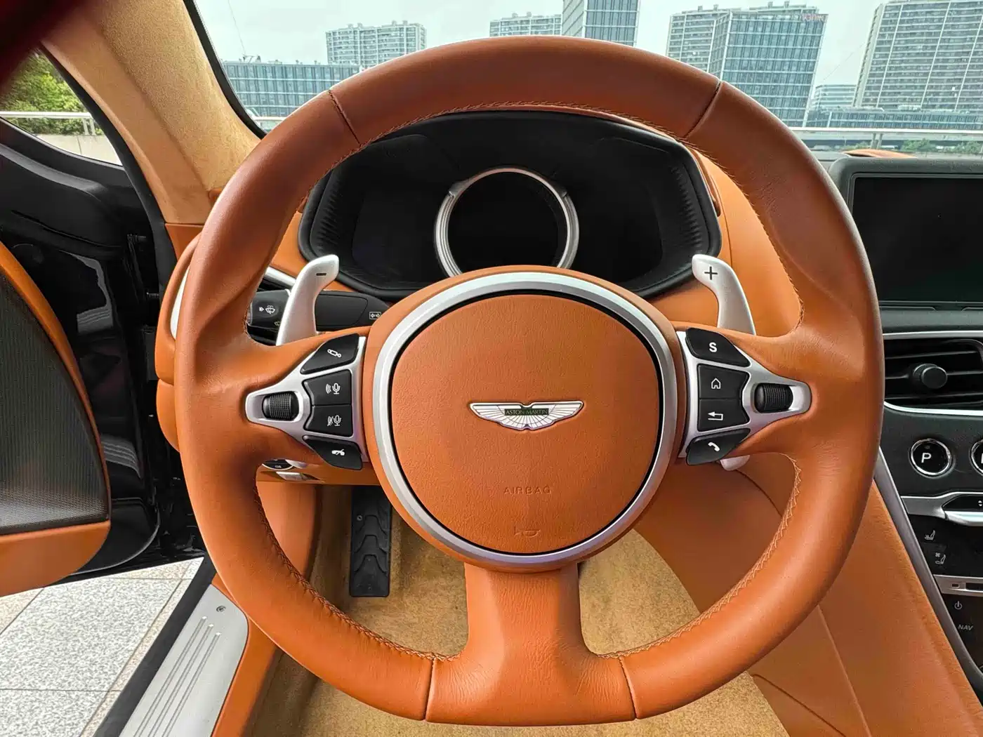Aston Martin DB11 2019 Model 4.0T V8 Coupe фото 12