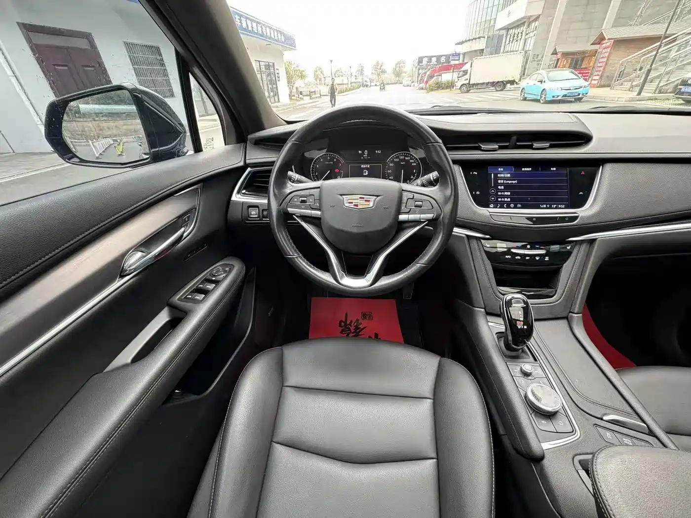 CADILLAC XT6