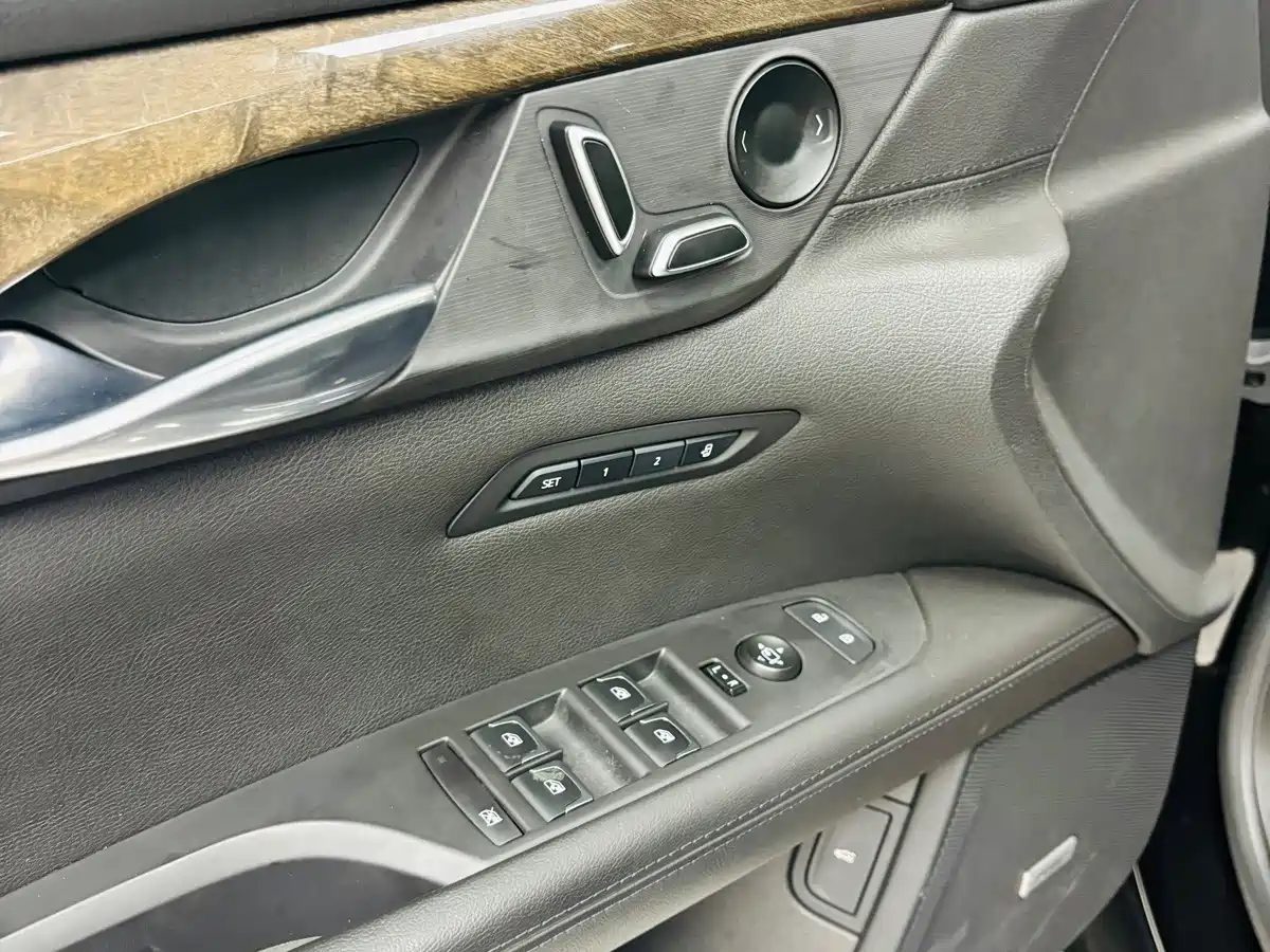 Фото 12 - Cadillac CT6