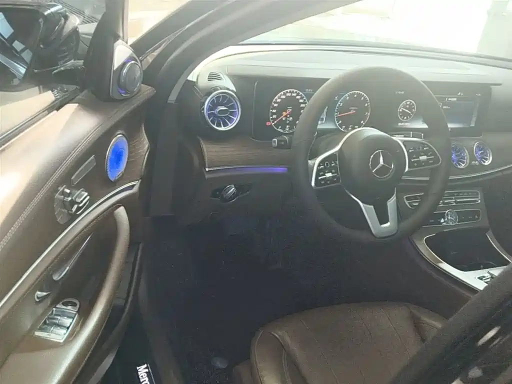 Mercedes-Benz E-Class 2019 E 300 L Fashion фото 16