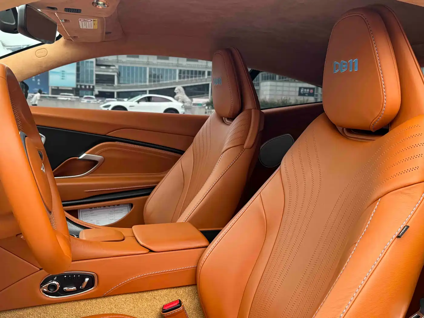 Aston Martin DB11 2019 Model 4.0T V8 Coupe фото 8