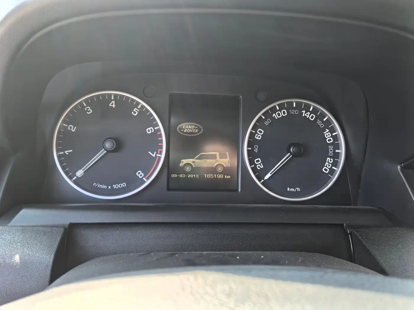 Land Rover Discovery 2015 3.0 SC V6 SE фото 16