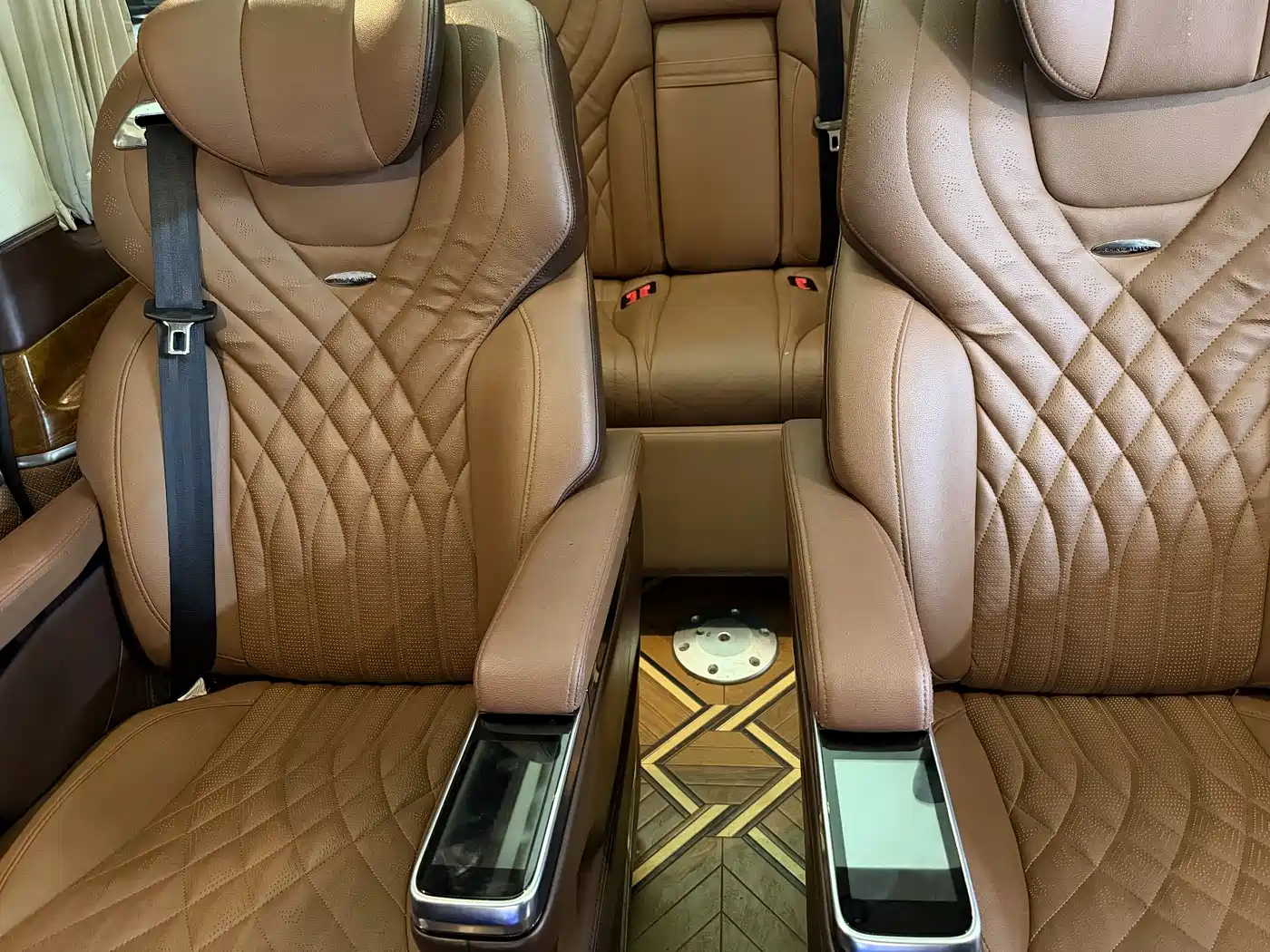 Mercedes-Benz V-Class 2018 V 260 L Premium Long Wheelbase Edition China VI фото 9