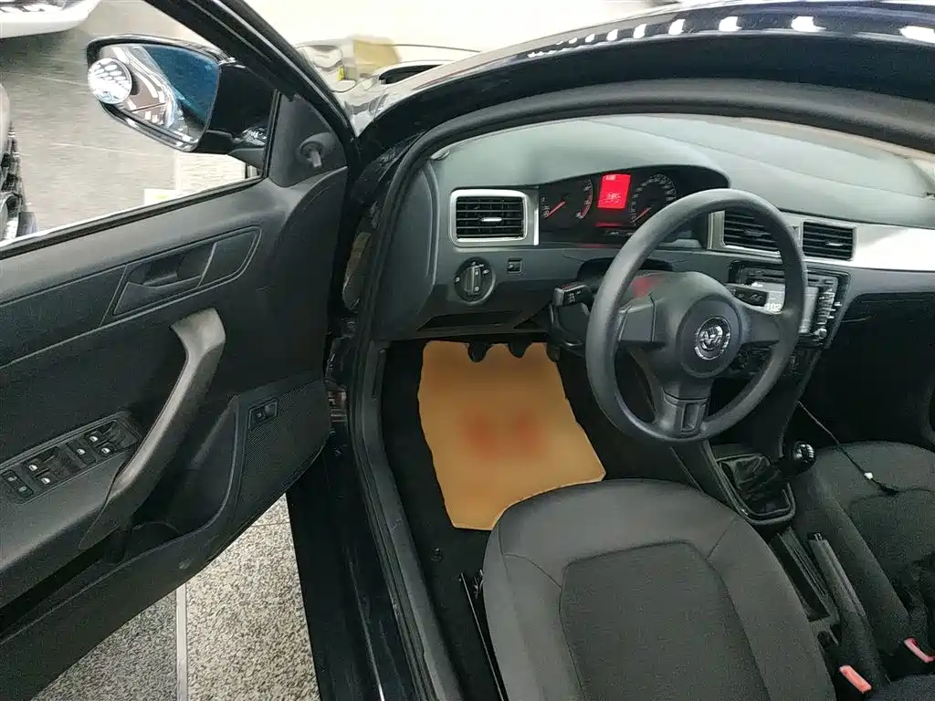 Volkswagen Santana 2015 1.6L Manual Trend Edition фото 12
