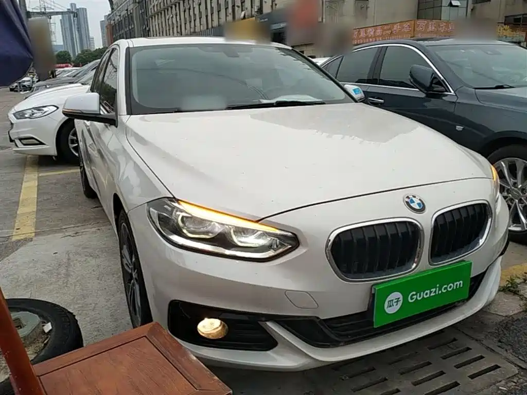 BMW 1 Series 2018 Facelift 118i Sport фото 4