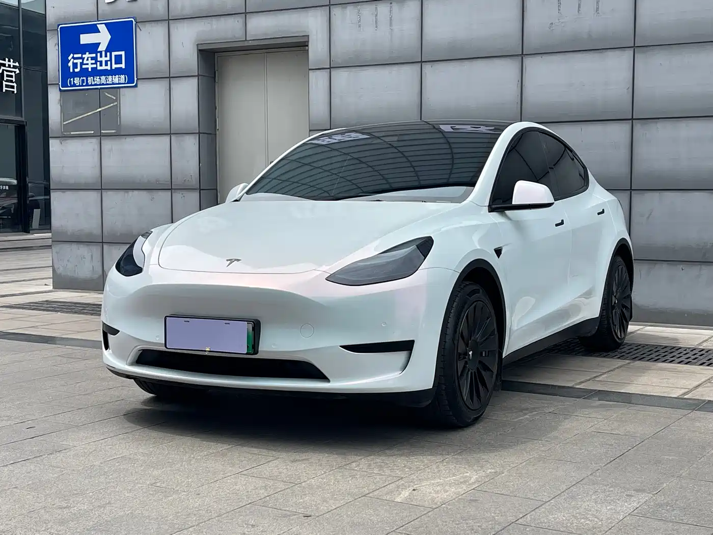 TESLA MODEL Y