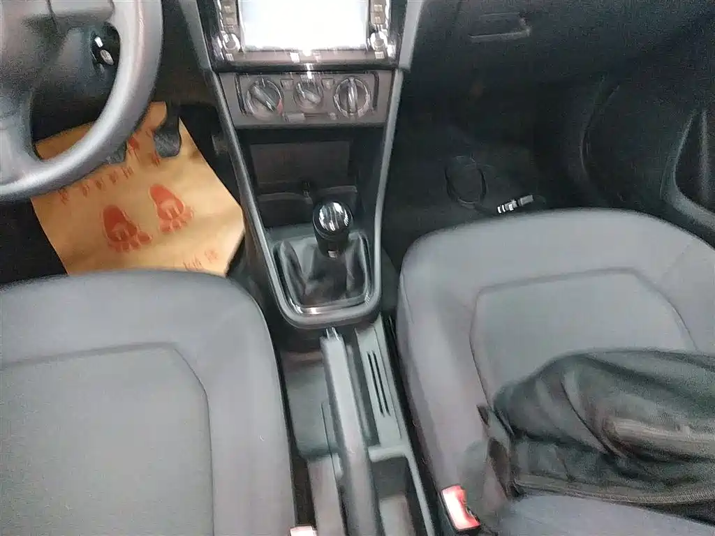 Volkswagen Santana 2015 1.6L Manual Trend Edition фото 10