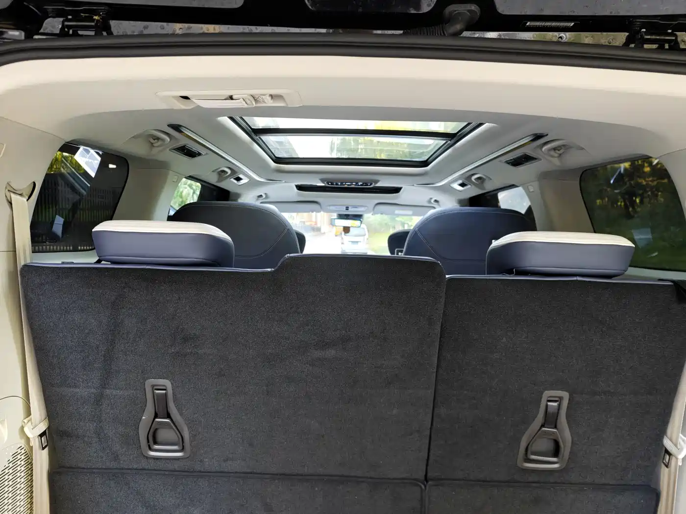 SAIC Maxus Maxus G90 2023 2.0T Interstellar 7-seater фото 30