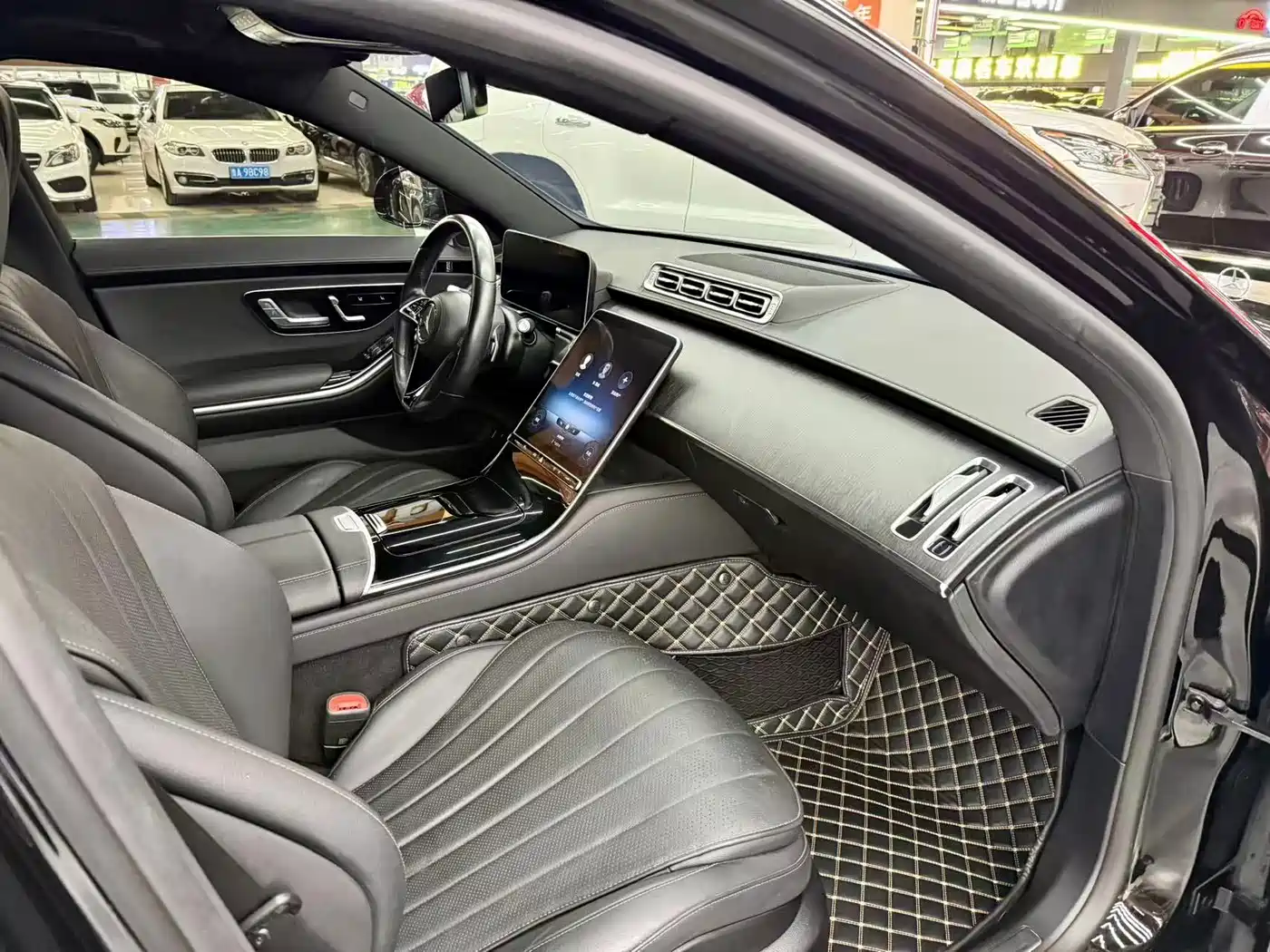 Фото 14 - Mercedes-Benz S-Class