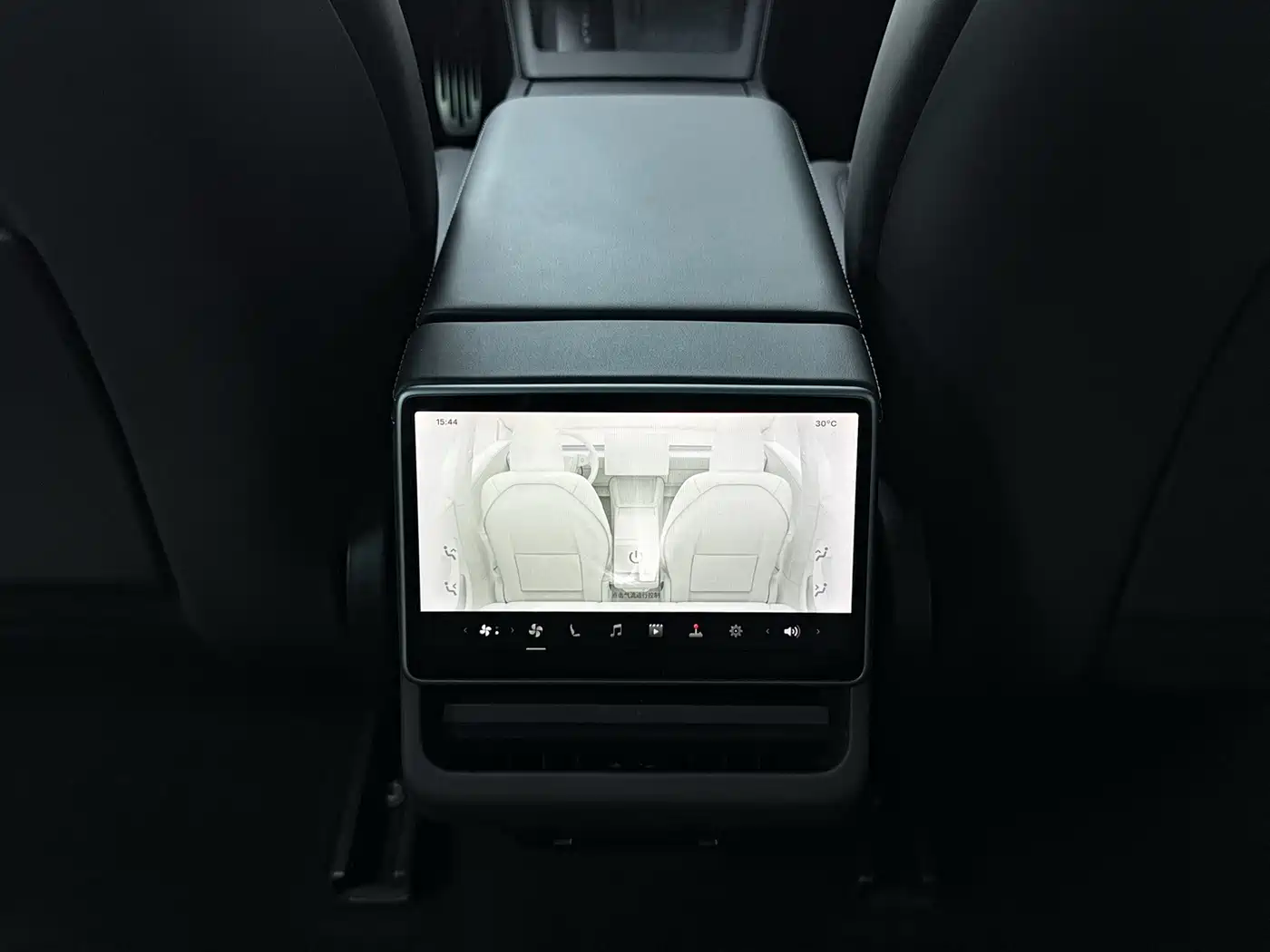 Фото 14 - Tesla Model 3