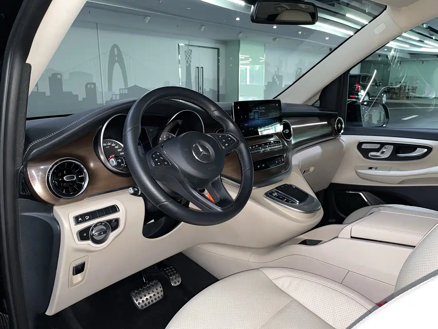 Mercedes-Benz V-Class 2020 Model V 260 L Long Wheelbase Luxury фото 5