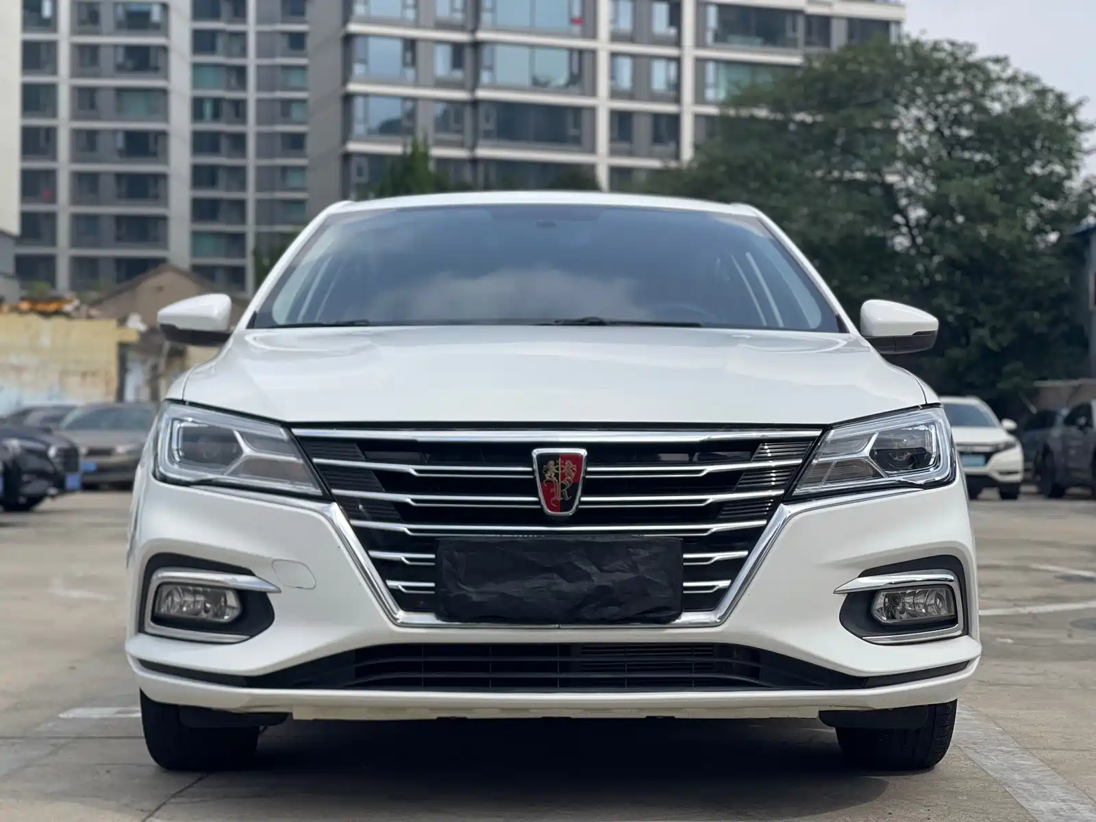 Фото 2 - Roewe i5