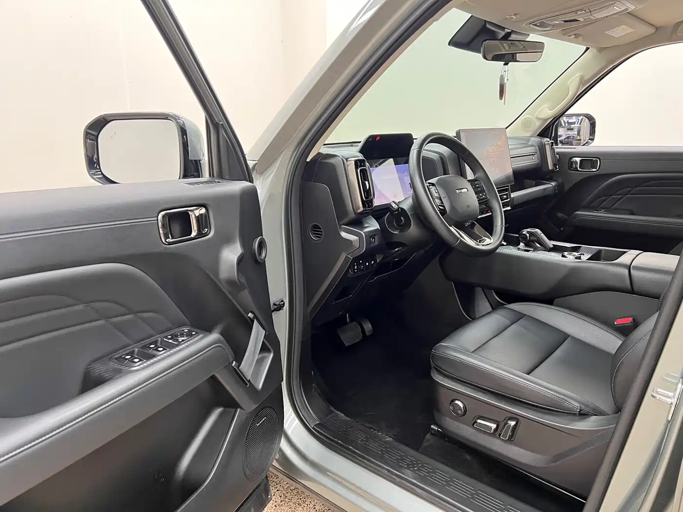 Haval Meng Long NEV 2023 Hi4 102 Explorer Edition фото 13