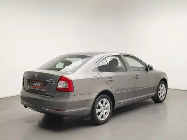 Škoda Octavia 2013 1.6L Automatic Elite Edition — фото 2