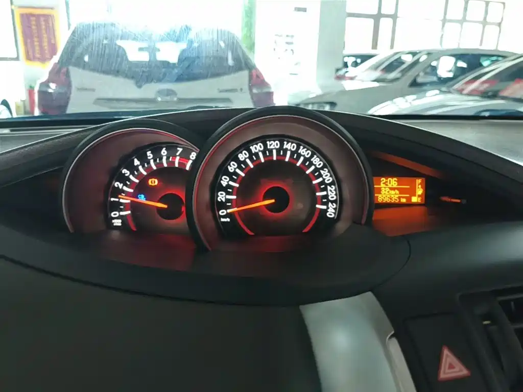 Toyota E'Z 2015 180E CVT Crossover Edition фото 12