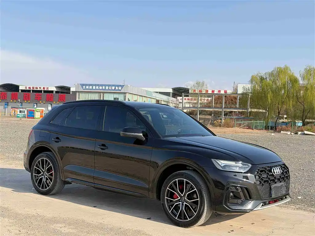 Audi Q5L 2024 Model 45 TFSI Luxury Dynamic фото 3