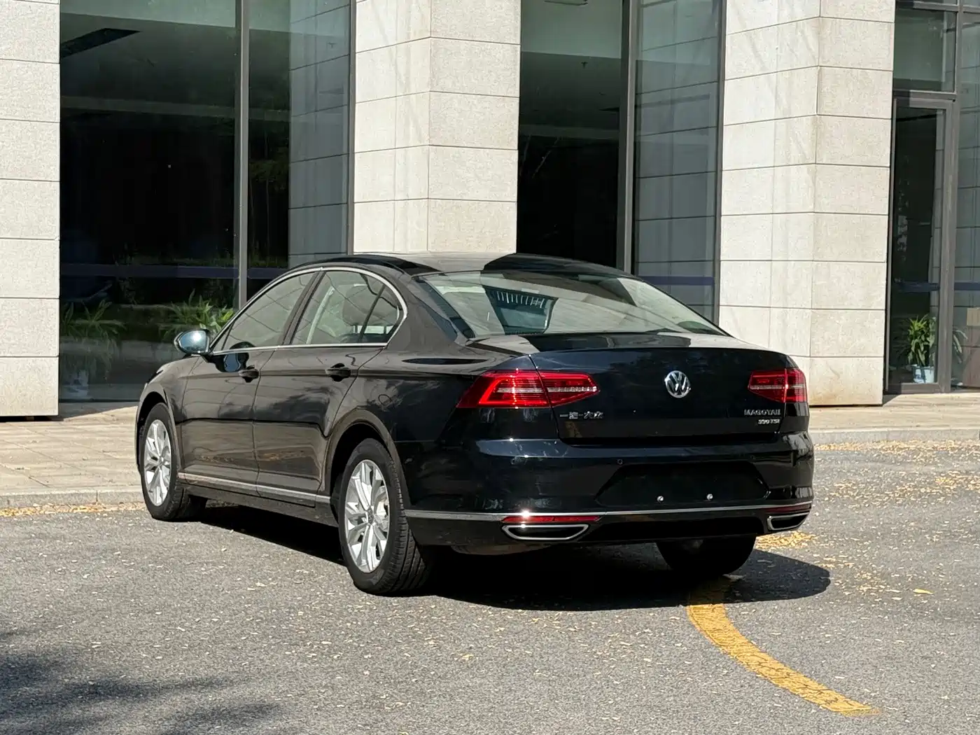صورة 17 - Volkswagen Magotan