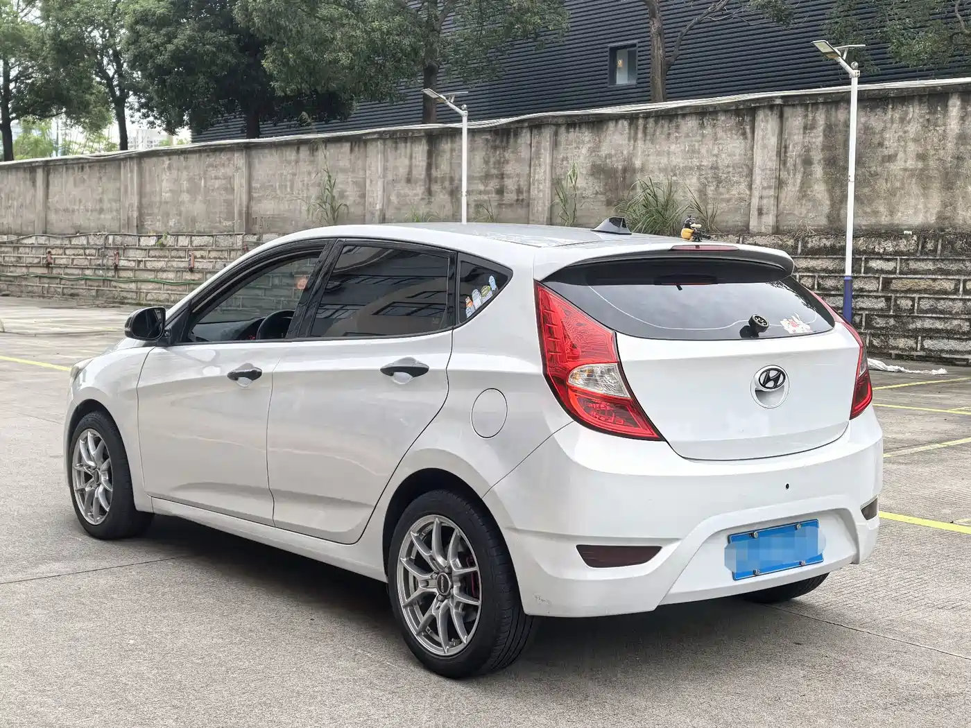 Hyundai Reina 2014 2014 Model 1.6L Automatic TOP