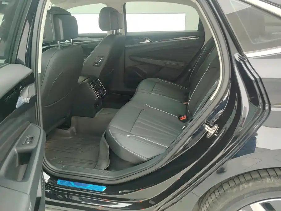 Фото 11 - Volkswagen Passat
