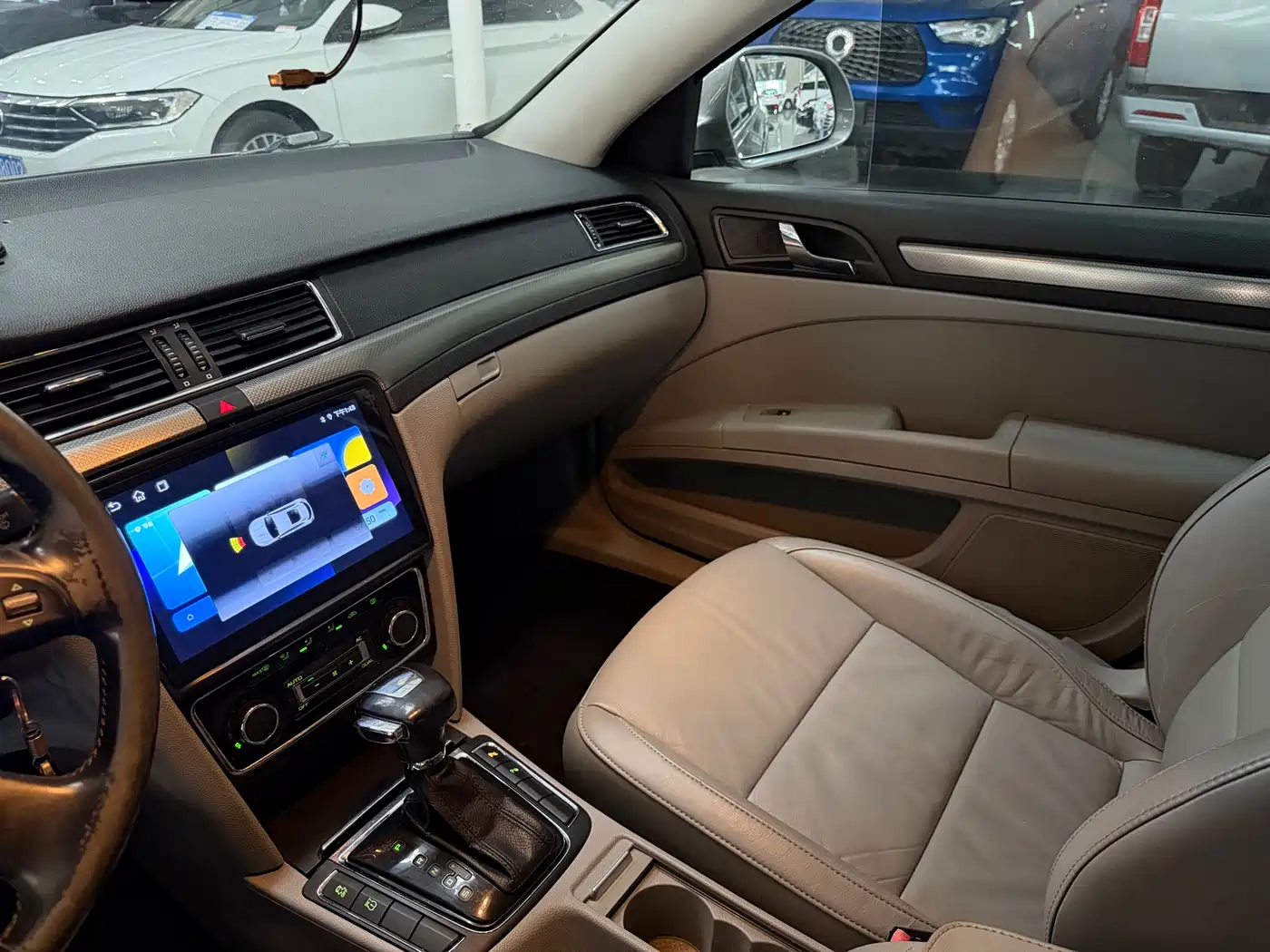 Škoda Superb 2012 1.8TSI Automatic Noble Elegance Edition фото 6