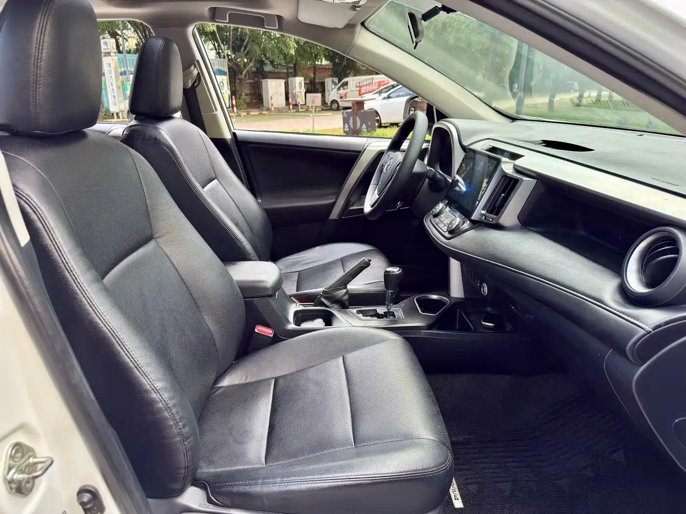 Toyota RAV4 Rongfang 2016 2.0L CVT 2WD Trend (China V) фото 16