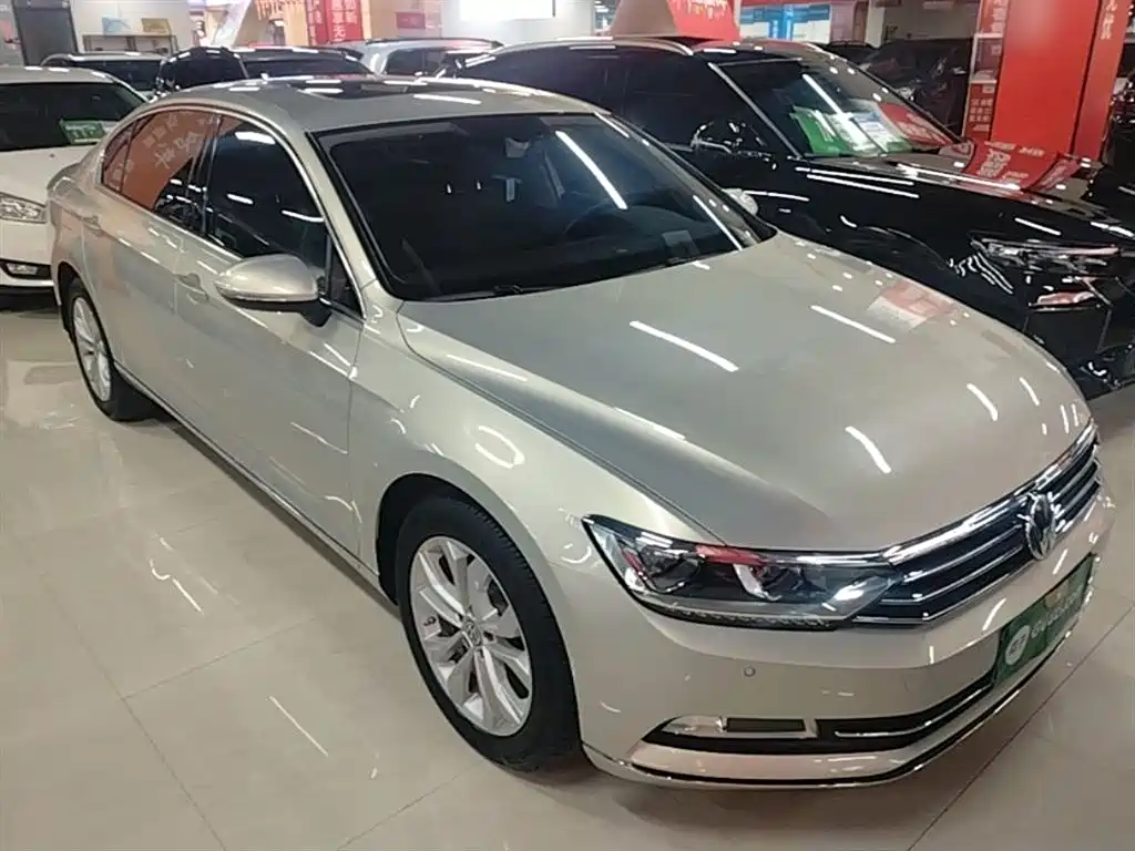 Volkswagen Magotan 2018 Facelift 330TSI DSG Luxury фото 4