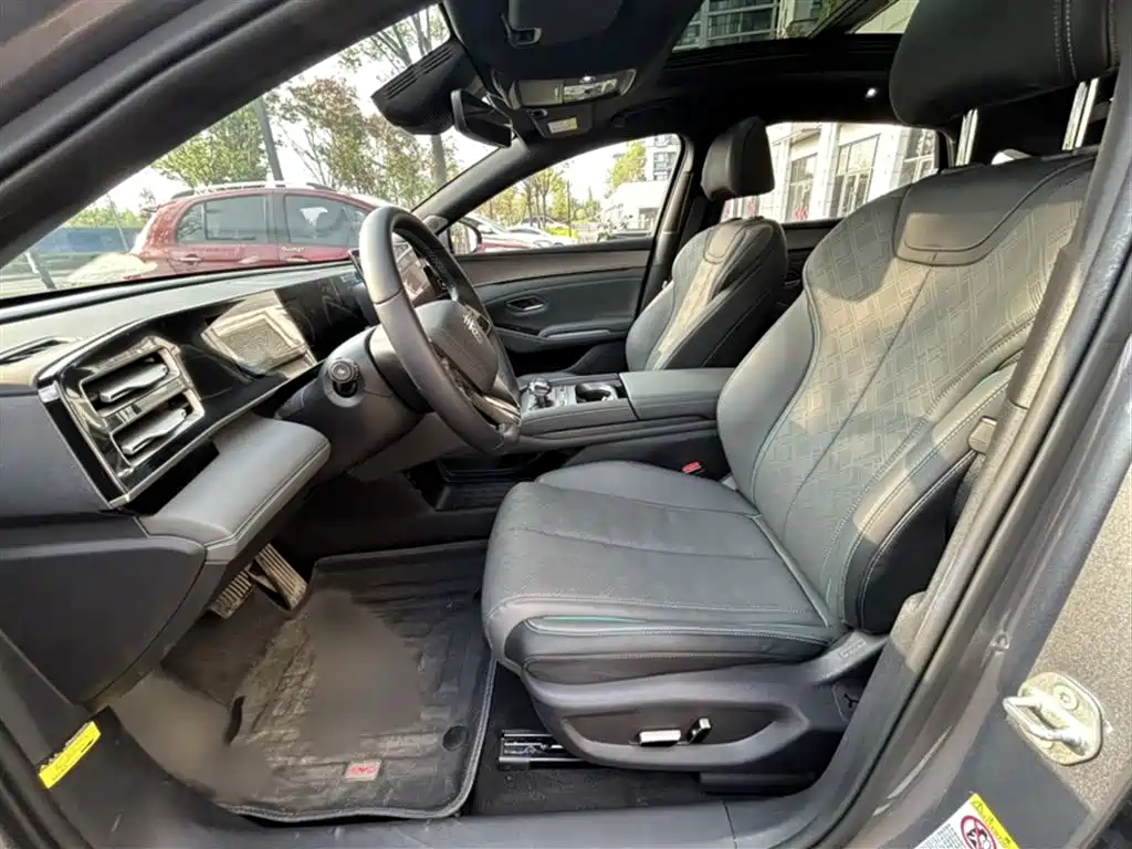 BYD Qin L 2024 DM-i 120KM Excellence Model фото 13