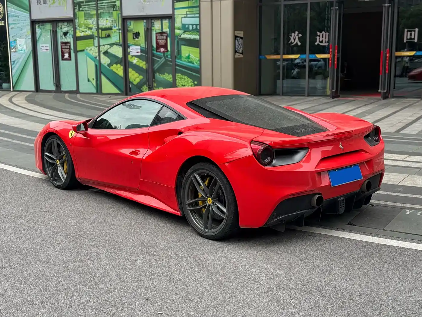 FERRARI 488