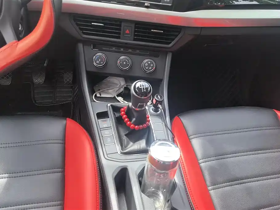 Volkswagen Bora 2020 1.5L Manual Fashion фото 16