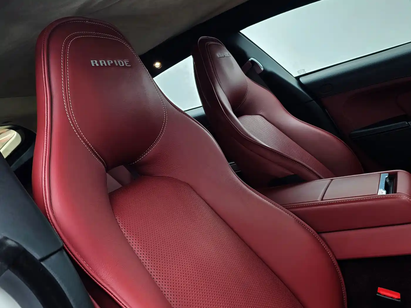 Aston Martin Rapide 2011 2010 6.0L