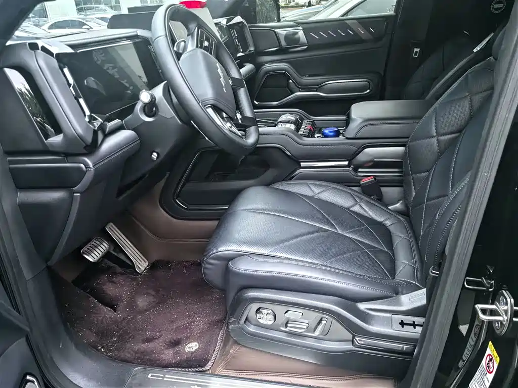 Fang Cheng Bao Leopard 8 2025 Zhiyong Flagship 6-Seater