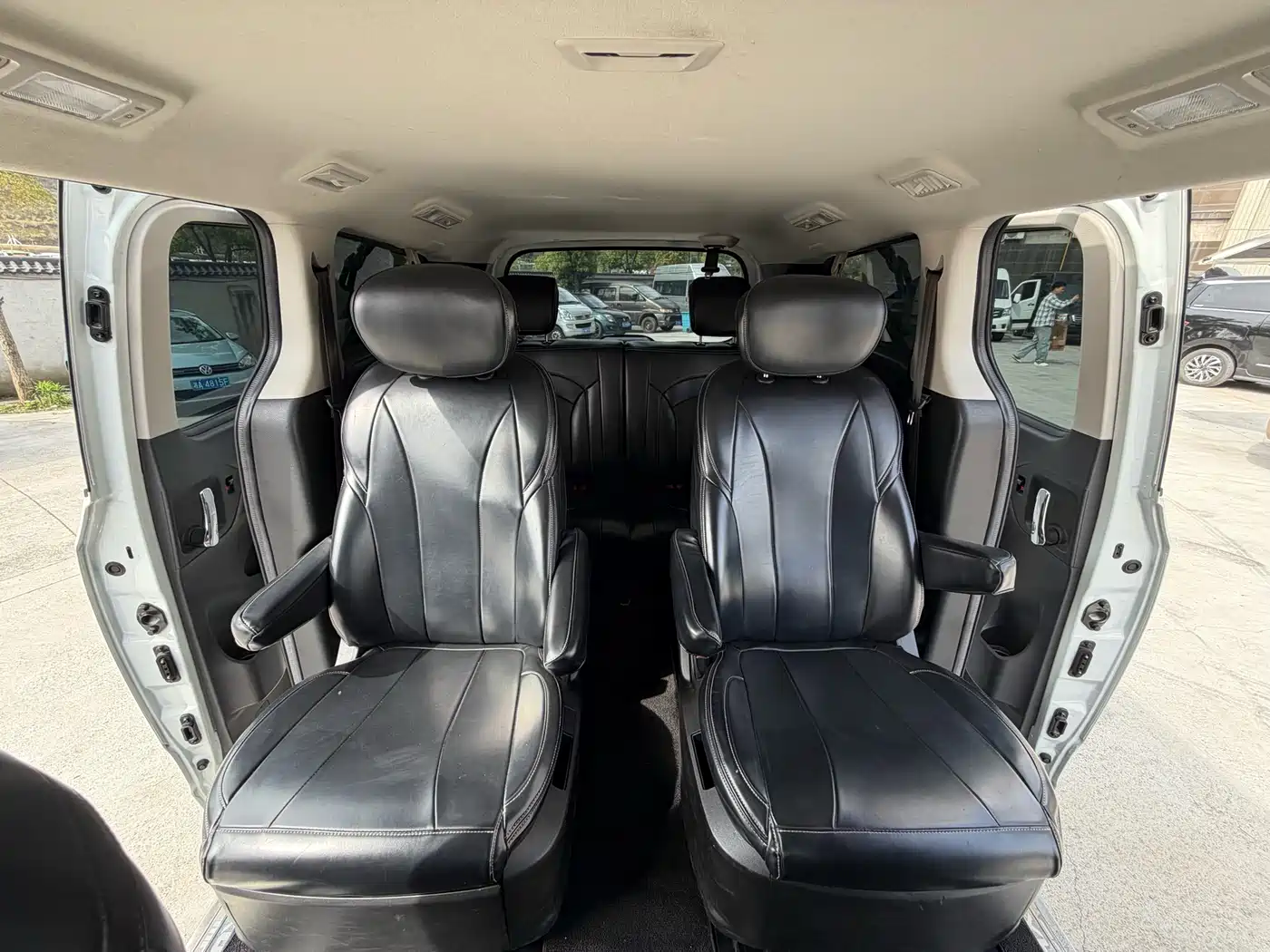 SAIC Maxus Maxus G10 2023 2.0T Manual Multi-function Edition Diesel 7-seater фото 10
