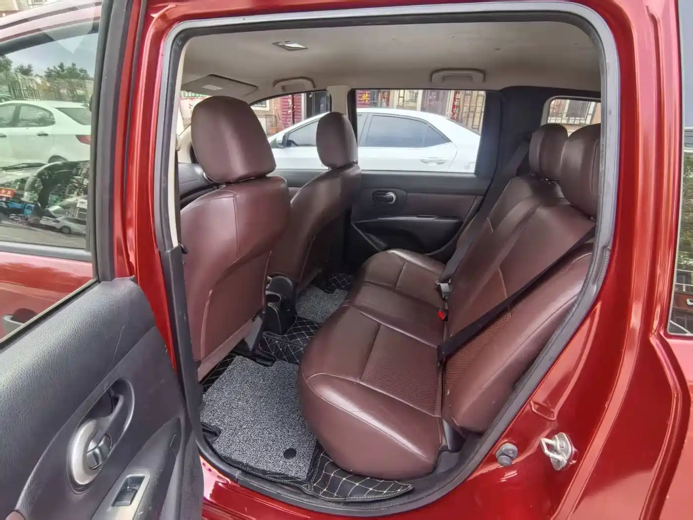 Nissan Livina 2015 2013 Sporty 1.6XV CVT Luxury