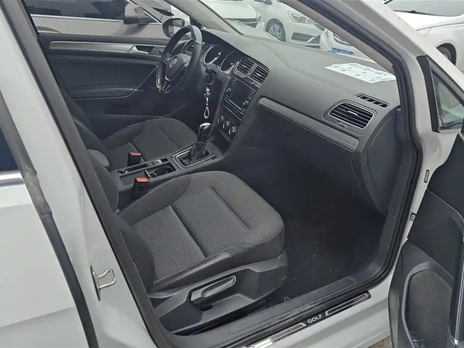 Volkswagen Golf 2018 230TSI Automatic Comfort фото 8