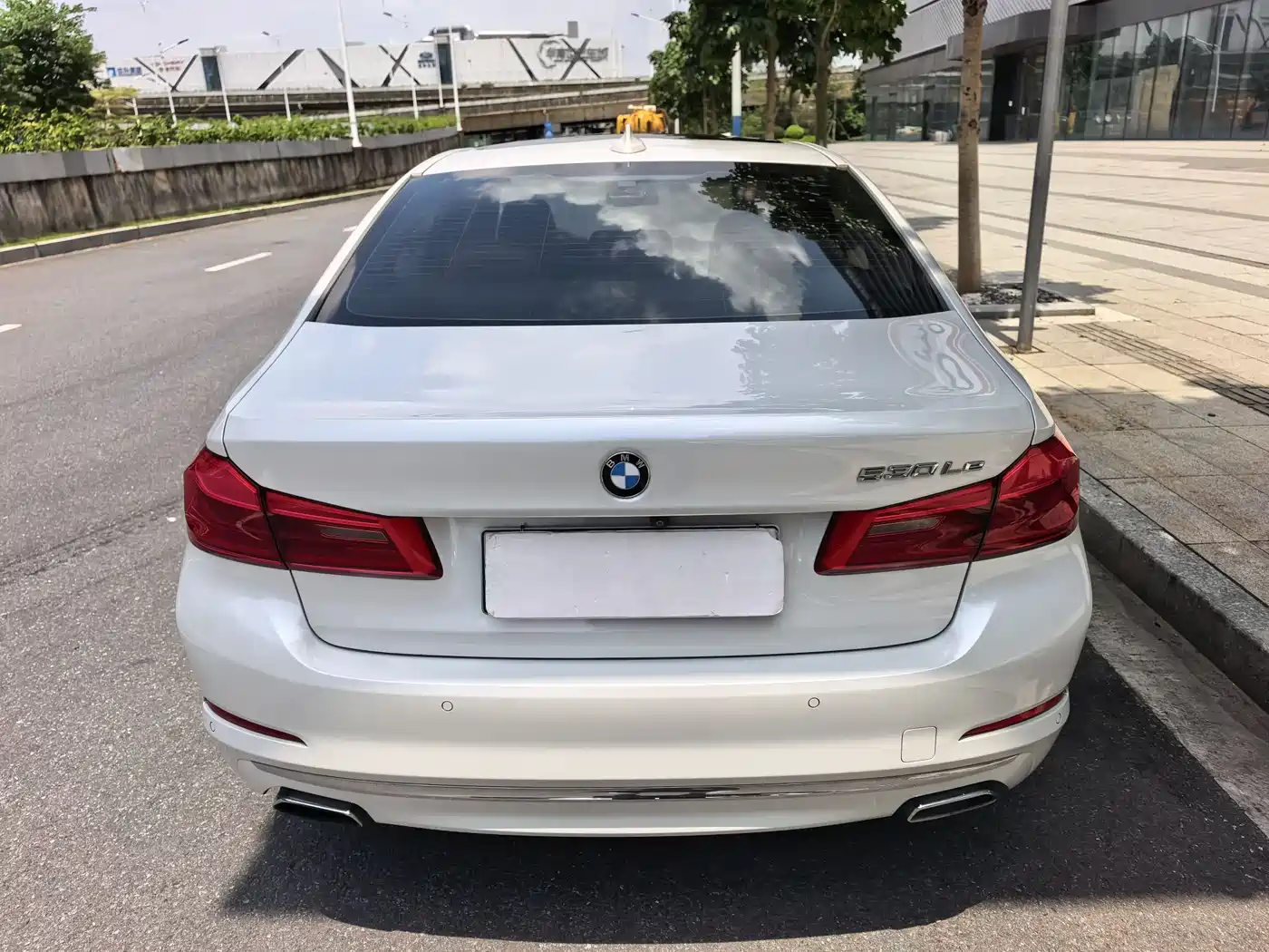 BMW 5 Series New Energy 2019 530Le Luxury Package фото 3