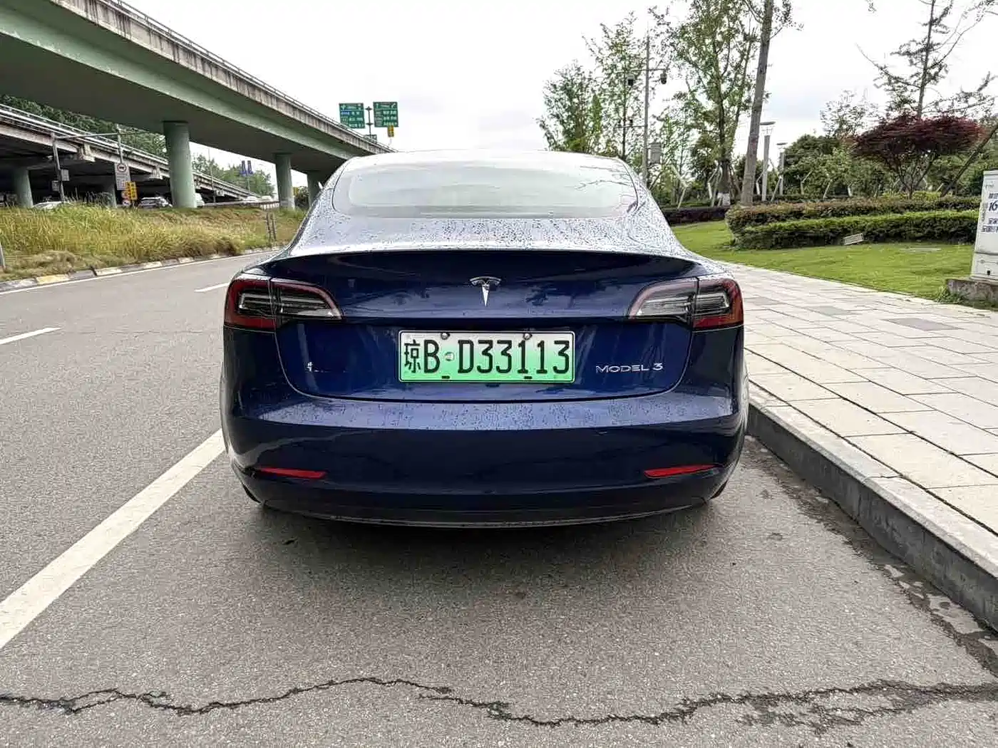 TESLA MODEL 3