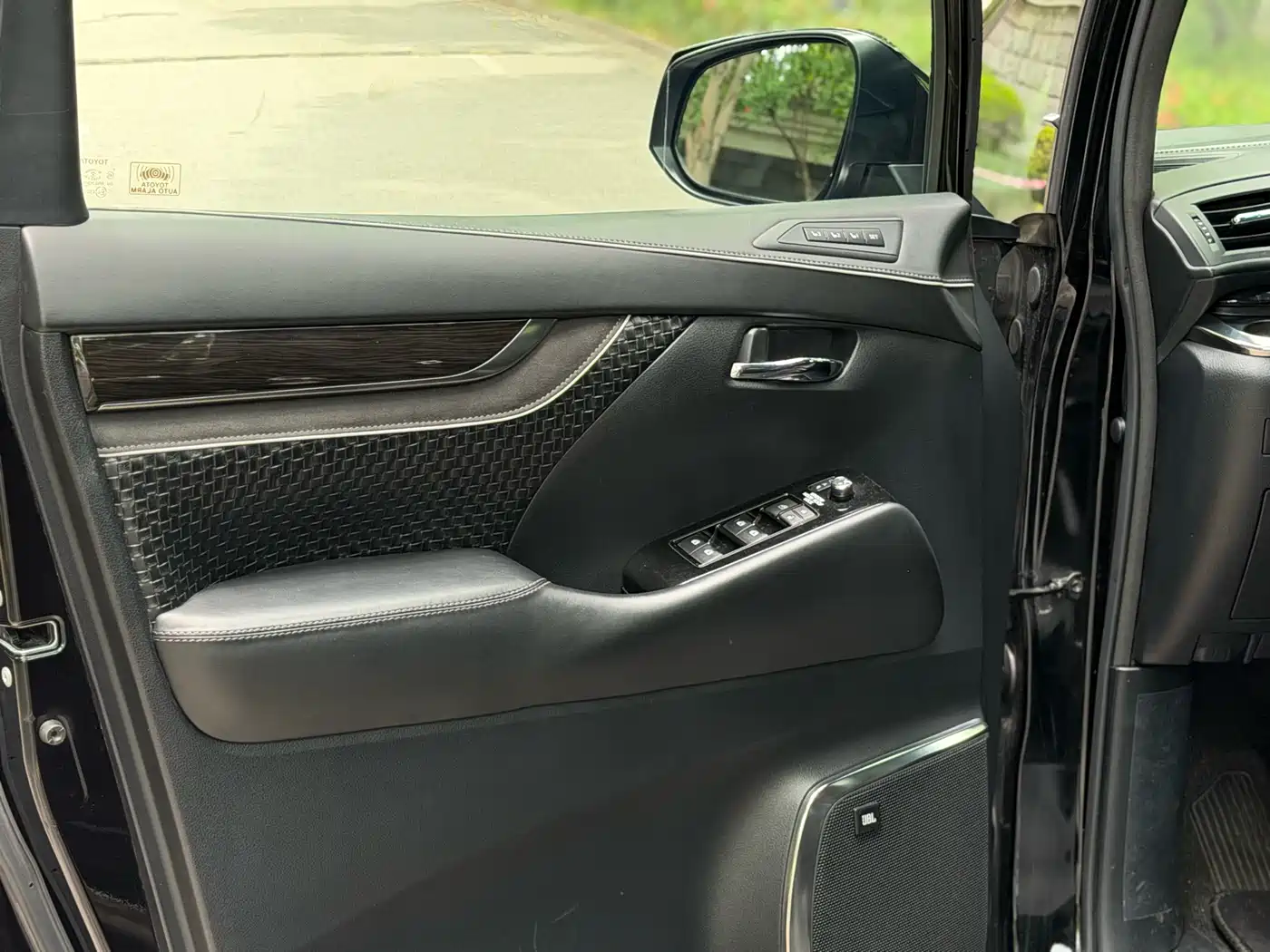 Toyota Vellfire 2020 Twin Engine 2.5L HV Luxury Edition фото 9