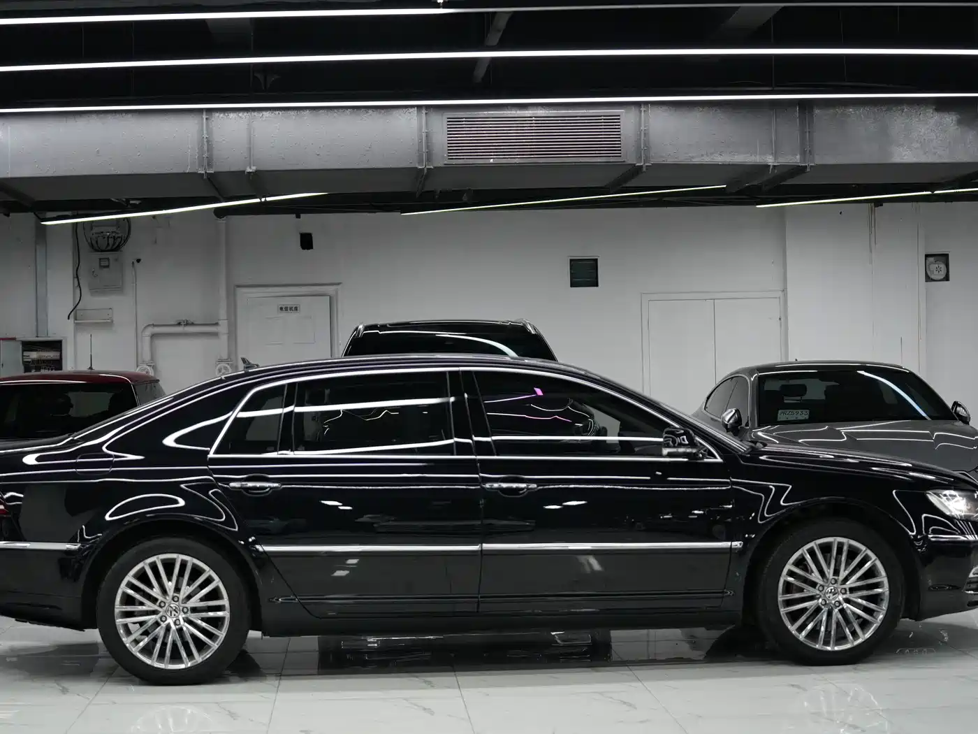 Volkswagen Phaeton 2015 Model 3.0L Exclusive Edition фото 28
