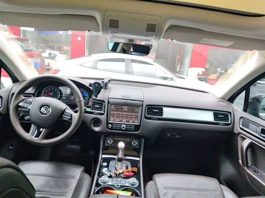 Volkswagen Touareg 2017 3.0TSI Explorer Edition фото 3