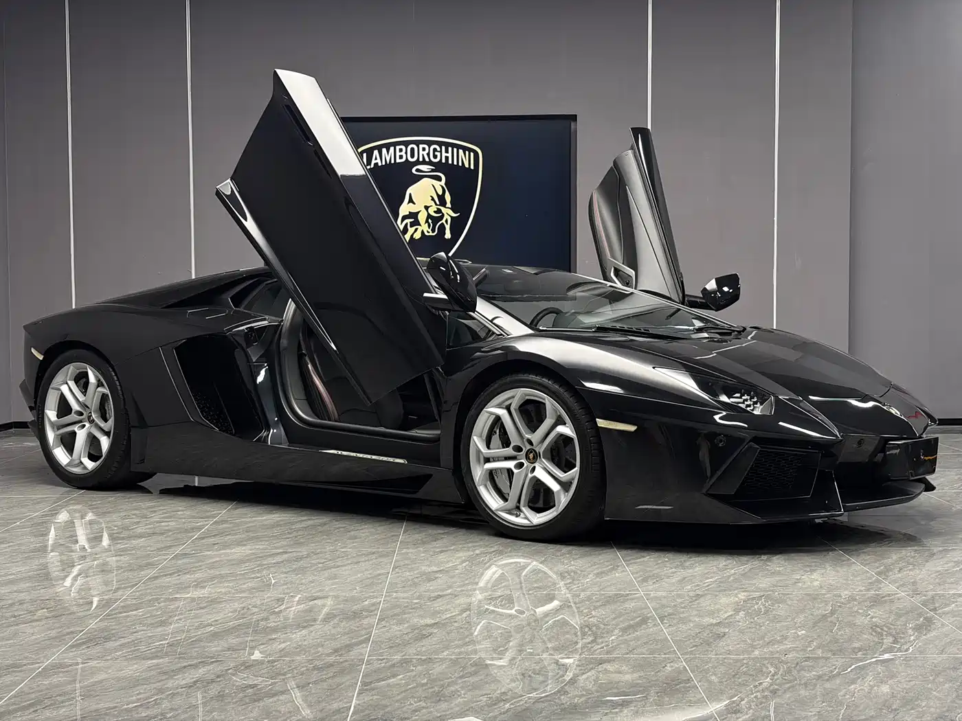 Lamborghini Aventador 2012 2011 LP 700-4