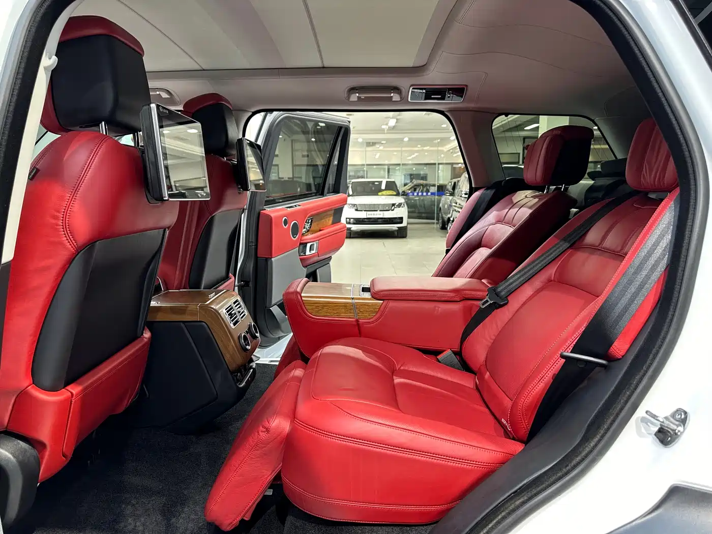 Land Rover Range Rover 2022 3.0 L6 400PS Prestige Genesis Extended Edition фото 16