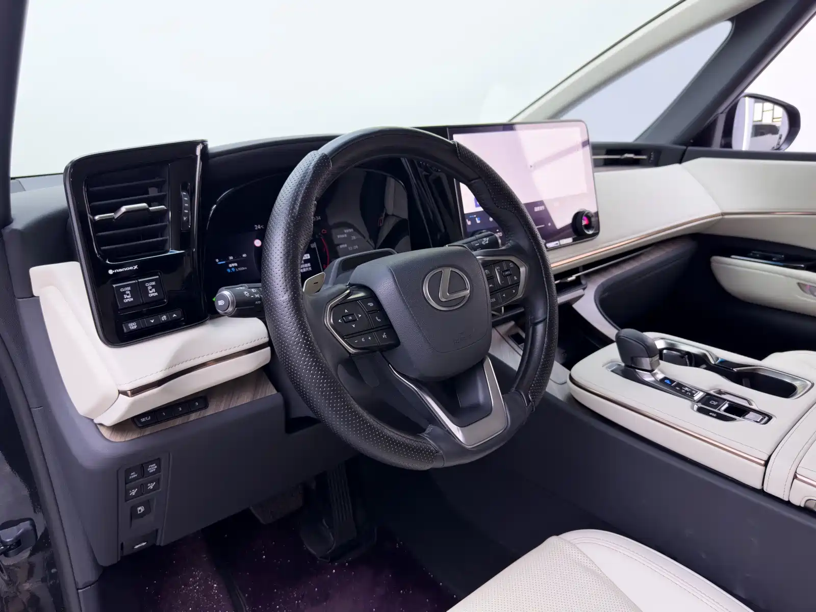 Фото 14 - Lexus LM