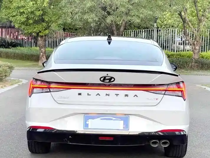 Hyundai Elantra 2021 1.5L CVT GLX Elite Edition фото 5