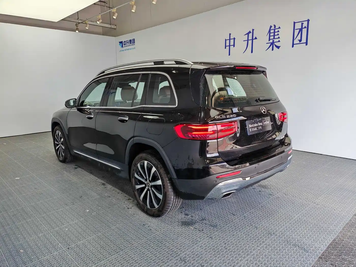 MERCEDES-BENZ GLB