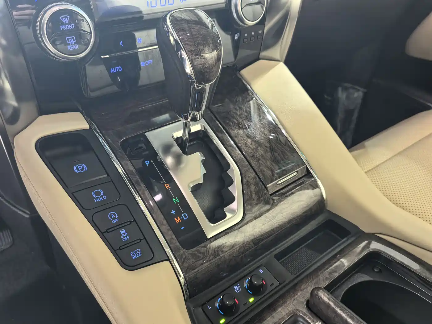 Toyota Alphard 2018 Facelift 3.5L Premium Edition фото 9