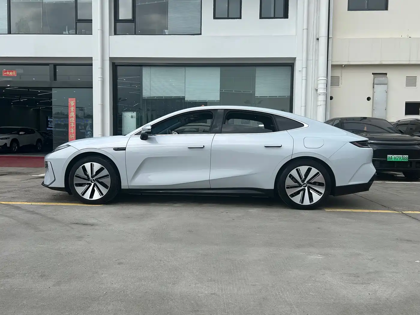 Geely Galaxy Galaxy E8 2024 665km RWD Starship Voyager Edition фото 7